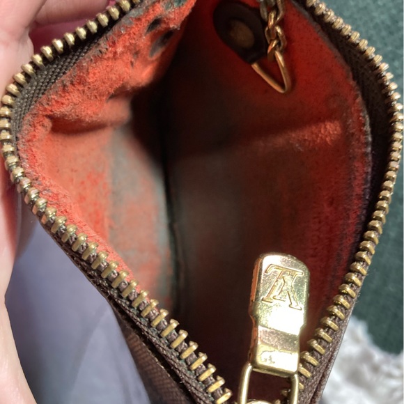 RARE Authentic Vintage Louis Vuitton Damier Key Cles Leather on the back - Picture 6 of 9